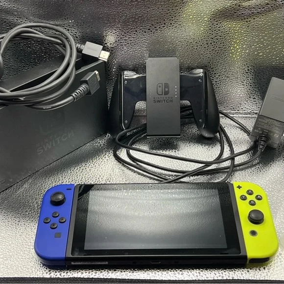 Nintendo Switch Console HAC-001 w/ Joy Con + Dock + AC +HDMI. Plus Micro SD card - Picture 1 of 7